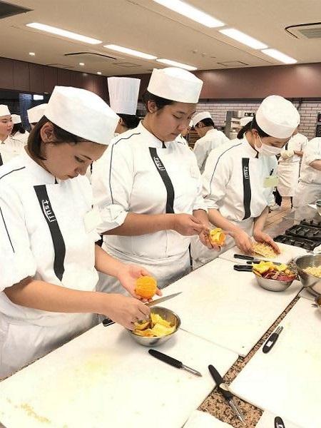 包丁練習！！│辻製菓専門学校ブログ│辻製菓専門学校 - 製菓のプロを